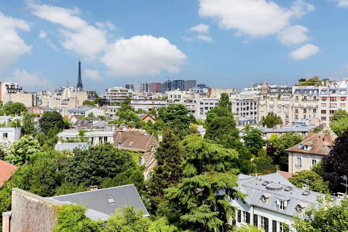 Appartement à PARIS-16E