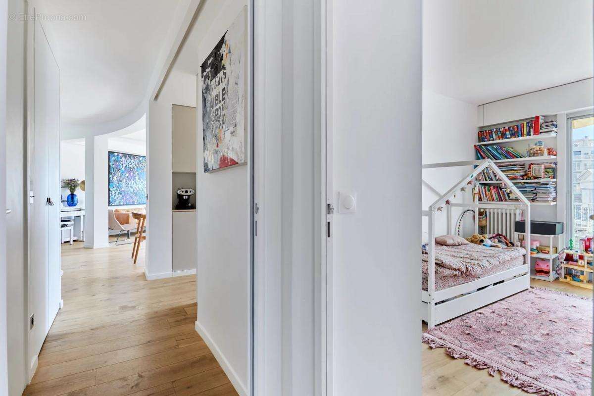 Appartement à PARIS-16E