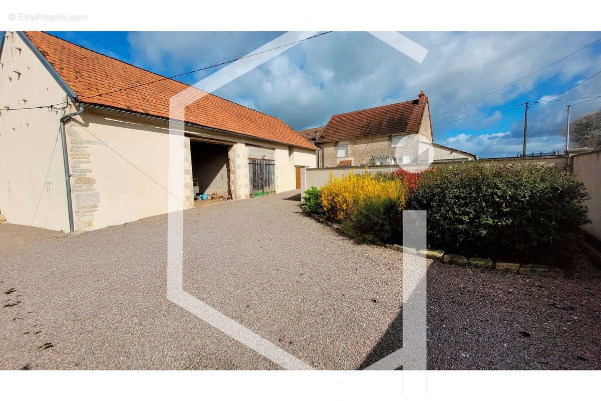 Maison à LA CHARITE-SUR-LOIRE