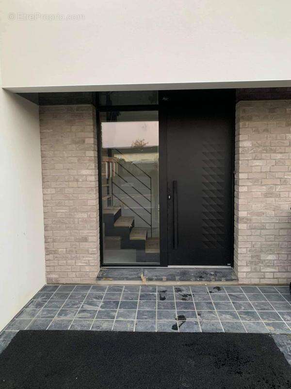 Terrain à JOUY-LES-REIMS