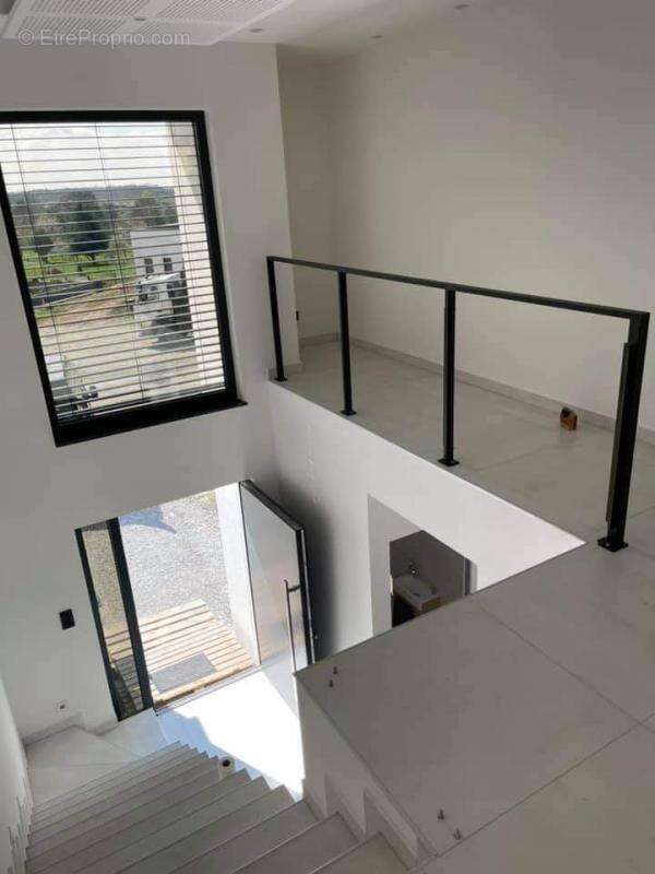 Terrain à JOUY-LES-REIMS