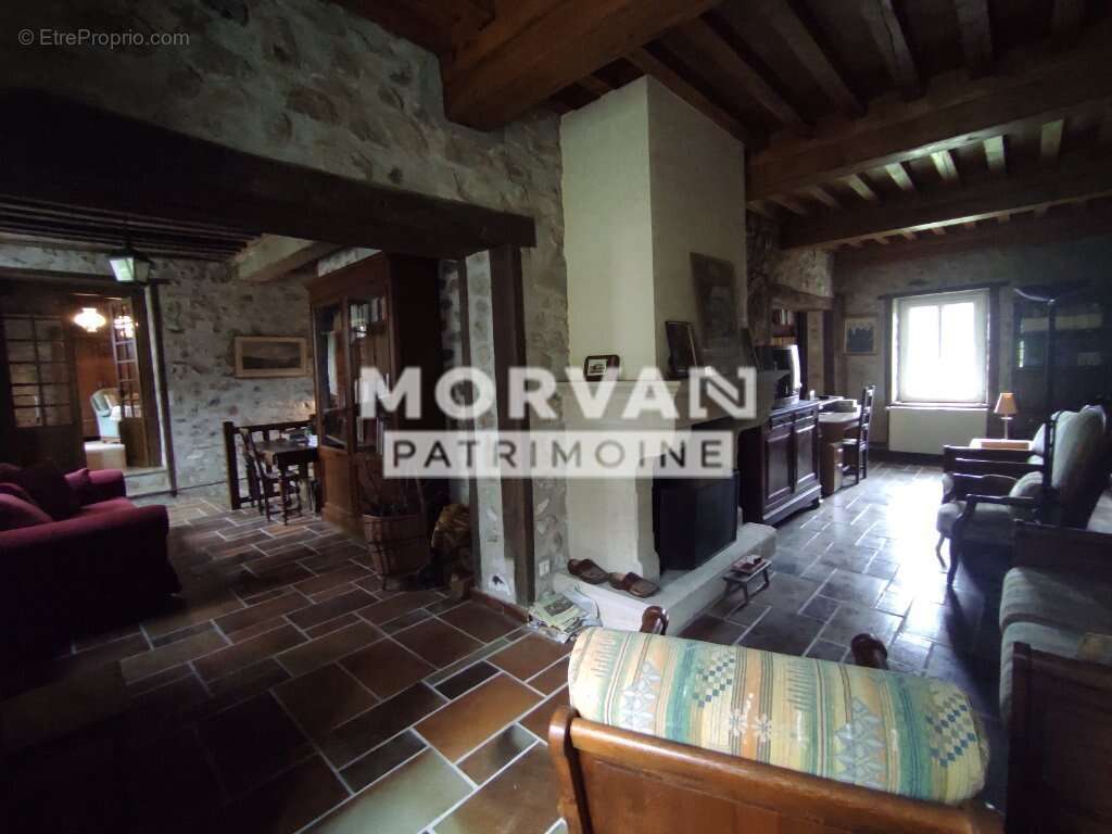 Maison à SAINT-LEGER-DE-FOUGERET