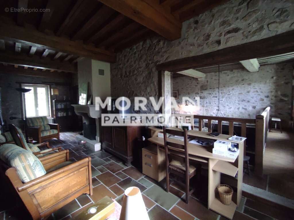 Maison à SAINT-LEGER-DE-FOUGERET