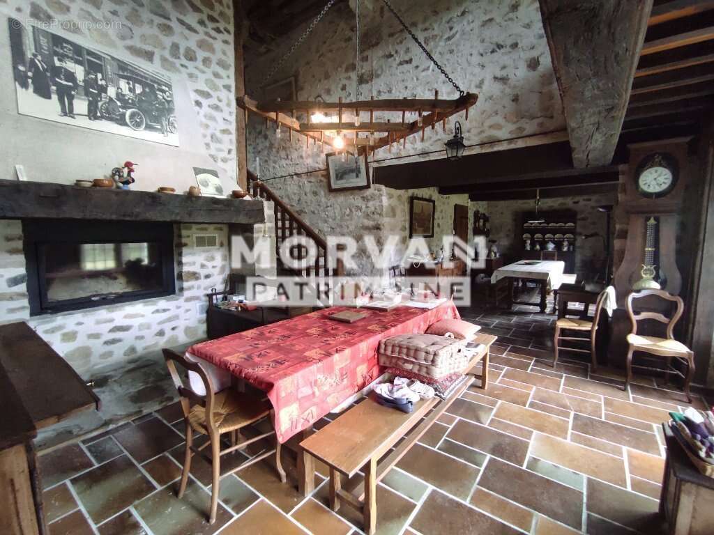 Maison à SAINT-LEGER-DE-FOUGERET