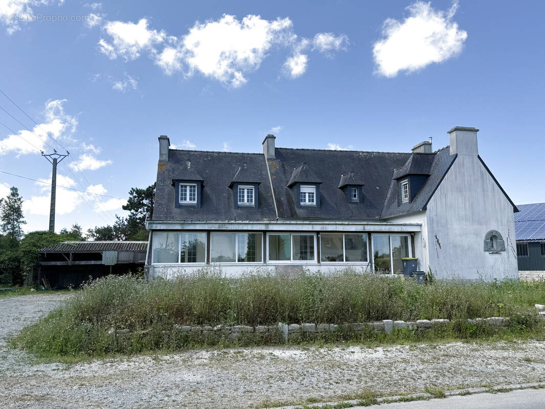 Maison à KERLOUAN