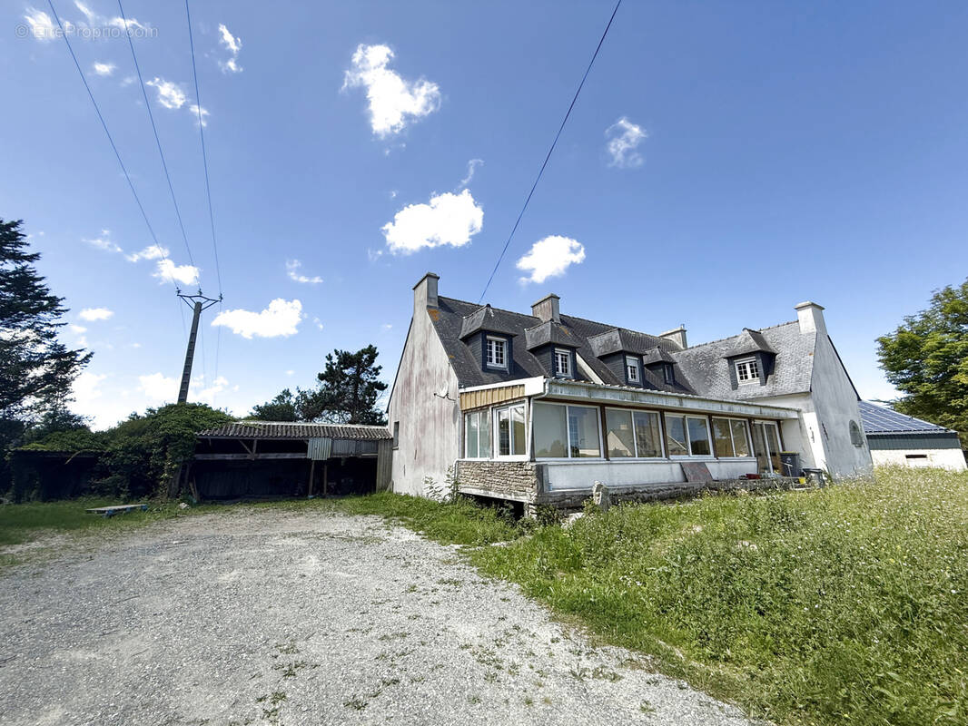 Maison à KERLOUAN