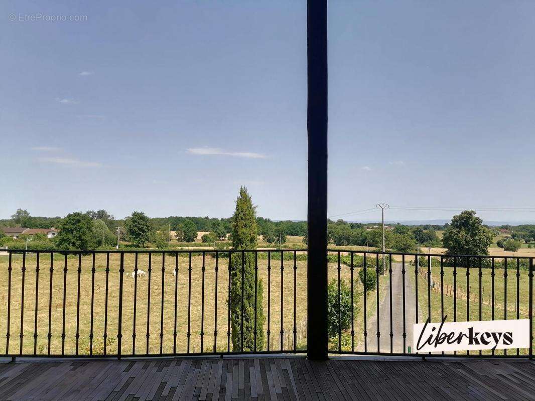 Maison à CHAVANNES-SUR-REYSSOUZE