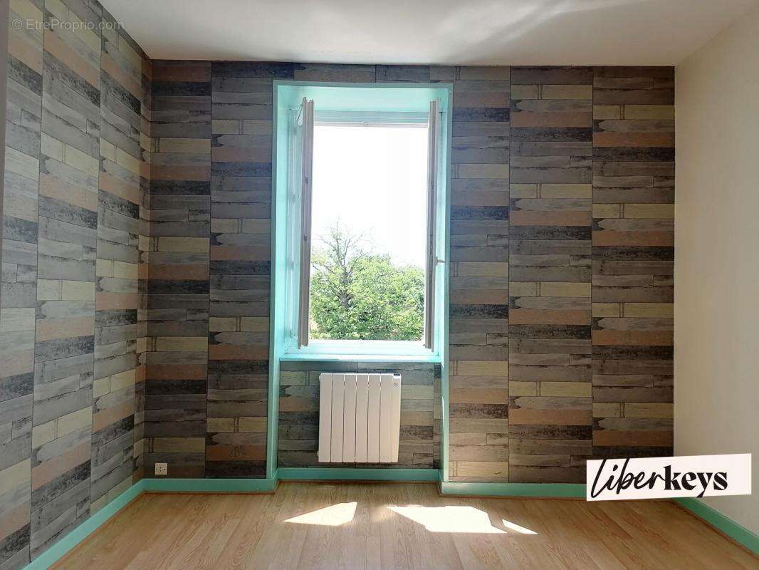 Maison à CHAVANNES-SUR-REYSSOUZE