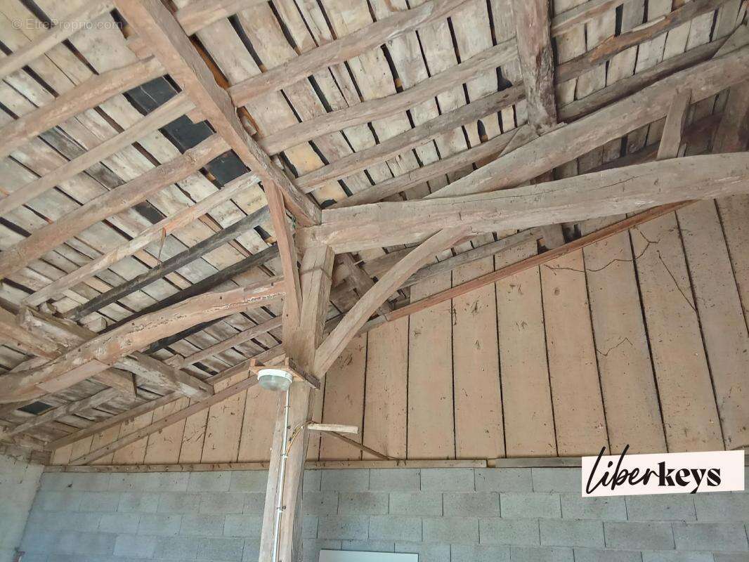 Maison à CHAVANNES-SUR-REYSSOUZE