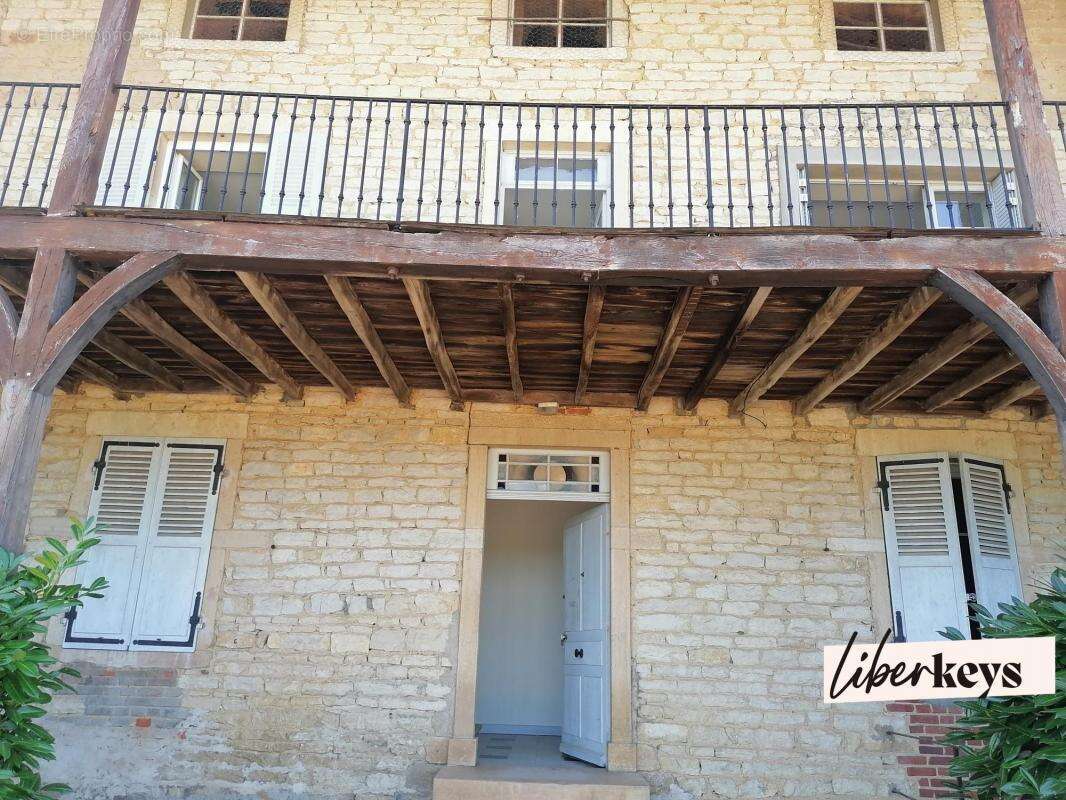 Maison à CHAVANNES-SUR-REYSSOUZE