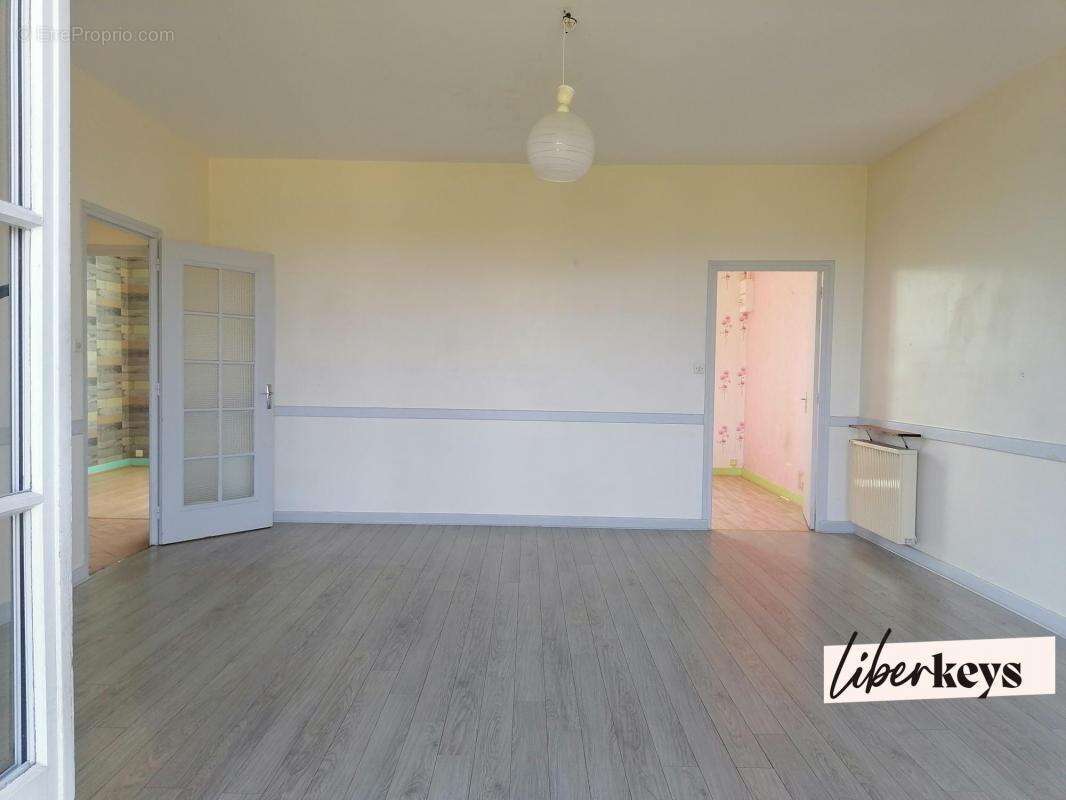 Maison à CHAVANNES-SUR-REYSSOUZE