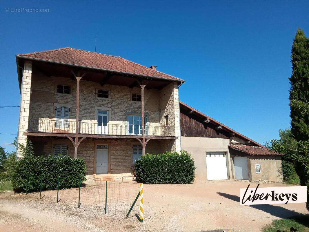 Maison à CHAVANNES-SUR-REYSSOUZE