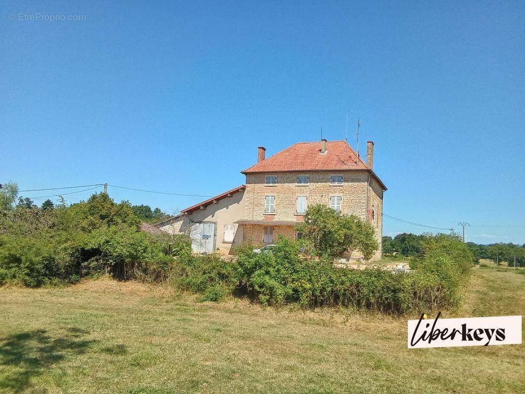Maison à CHAVANNES-SUR-REYSSOUZE