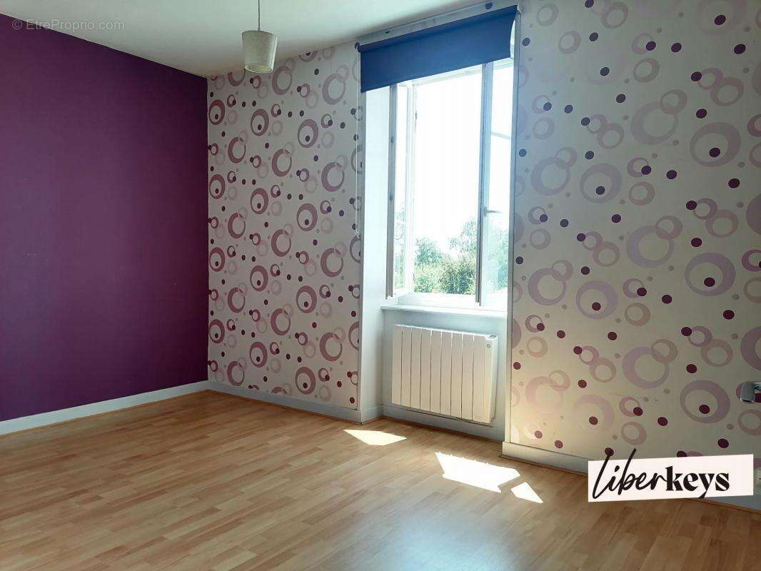 Maison à CHAVANNES-SUR-REYSSOUZE