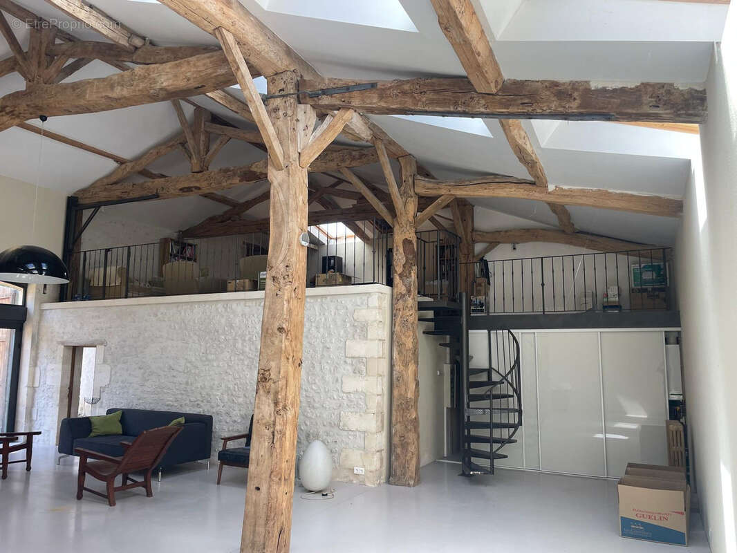 Maison à BARBEZIEUX-SAINT-HILAIRE