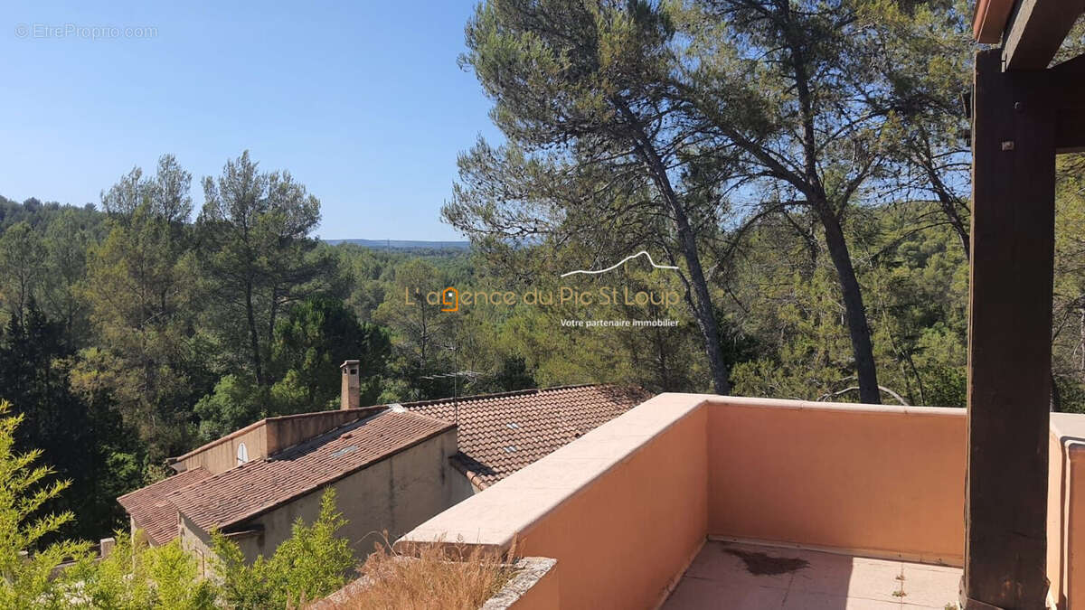 Maison à SAINT-CLEMENT-DE-RIVIERE