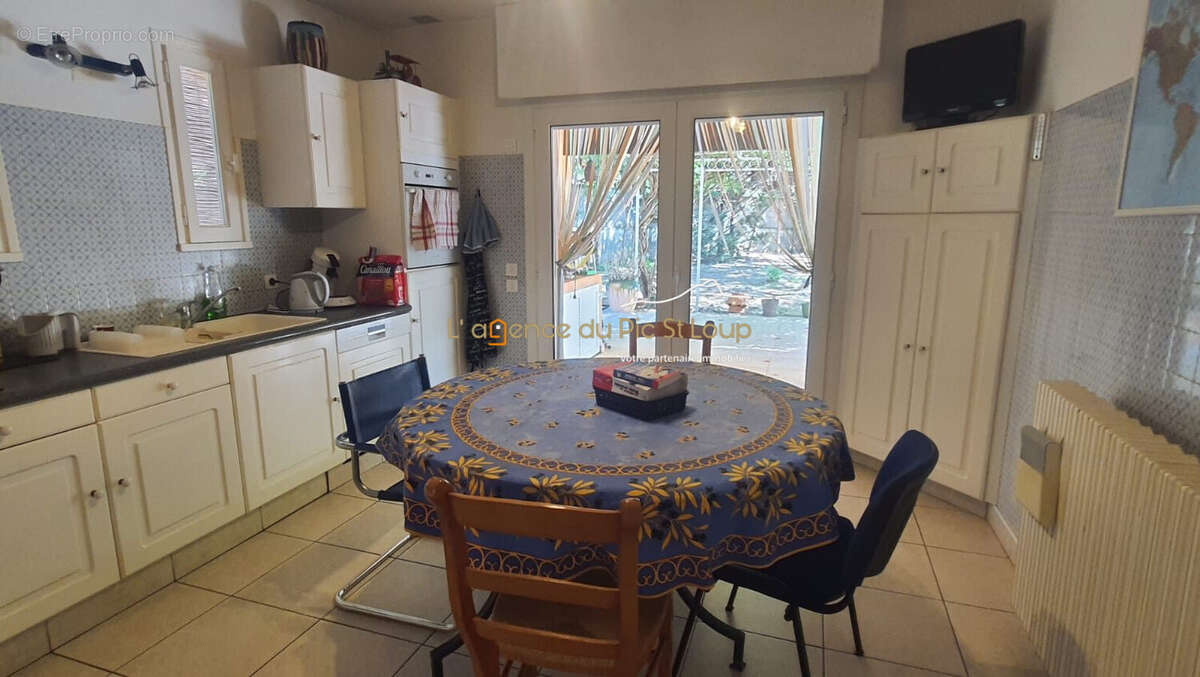 Maison à SAINT-CLEMENT-DE-RIVIERE