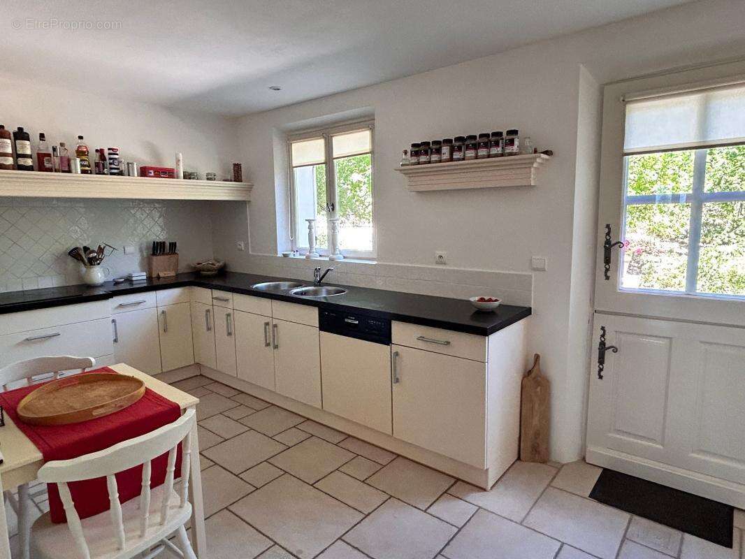 Maison à MONTBRUN-LES-BAINS