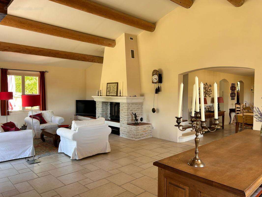 Maison à MONTBRUN-LES-BAINS