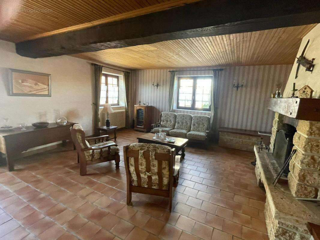 Maison à NOYEN-SUR-SARTHE