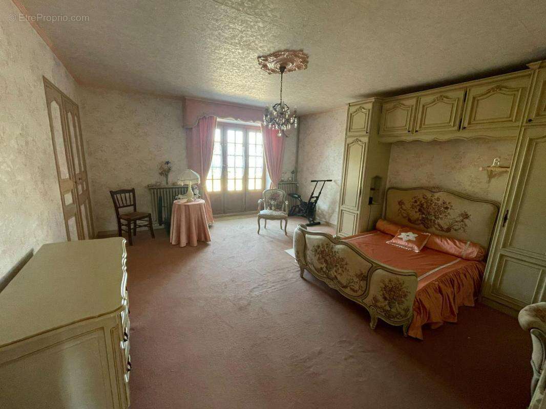 Maison à NOYEN-SUR-SARTHE