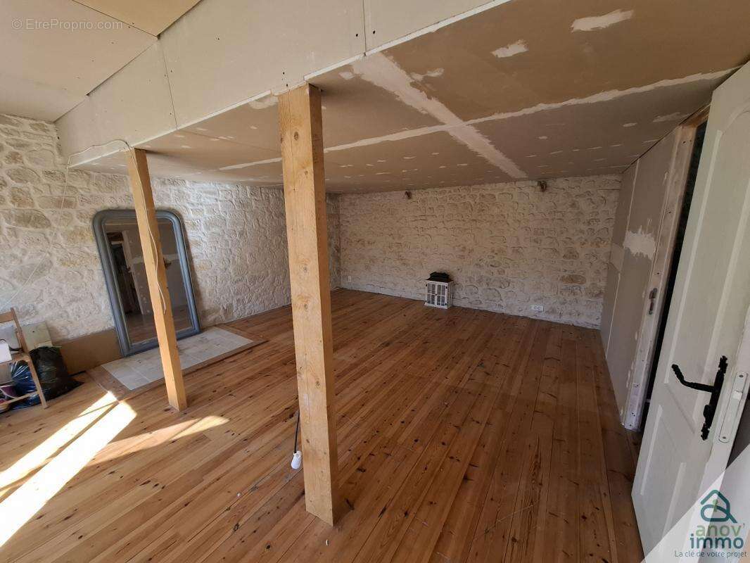 Maison à SAINT-GEORGES-ANTIGNAC