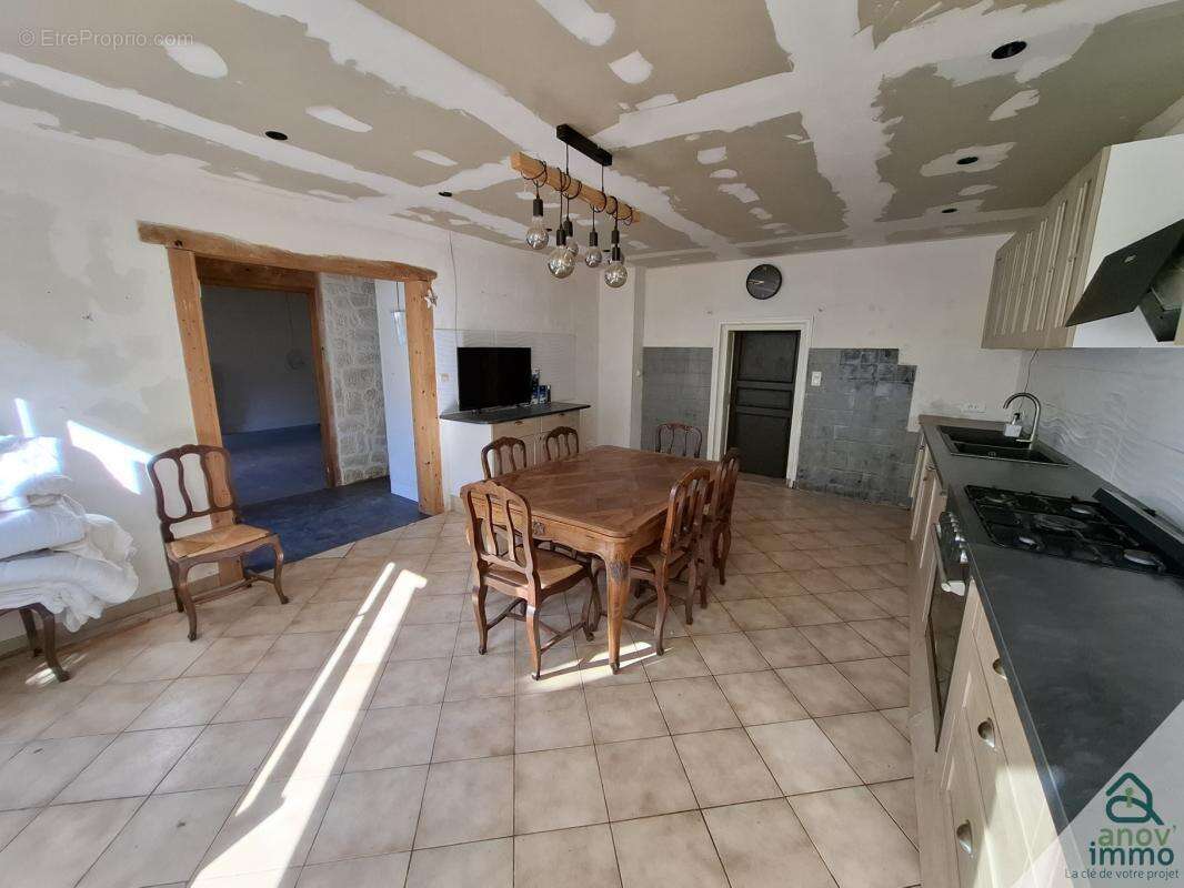 Maison à SAINT-GEORGES-ANTIGNAC