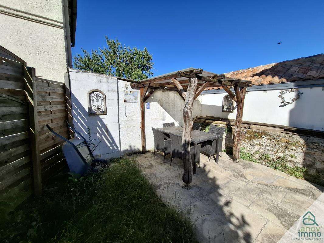 Maison à SAINT-GEORGES-ANTIGNAC