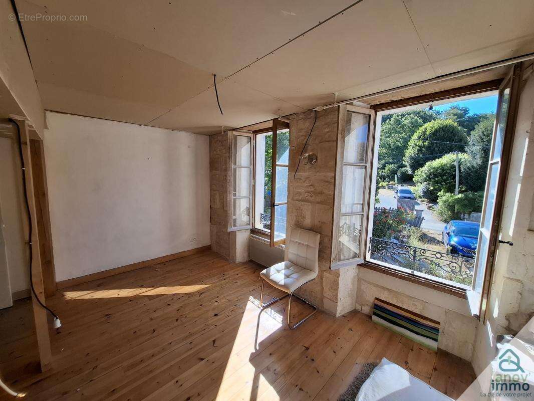 Maison à SAINT-GEORGES-ANTIGNAC