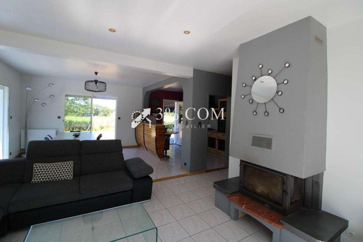 Maison à LOCOAL-MENDON