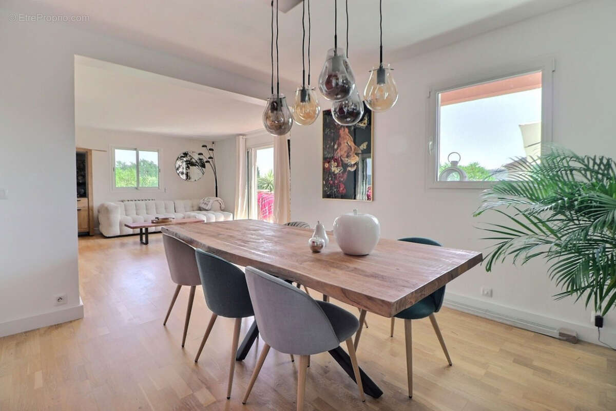 Maison à BAGNOLS-EN-FORET