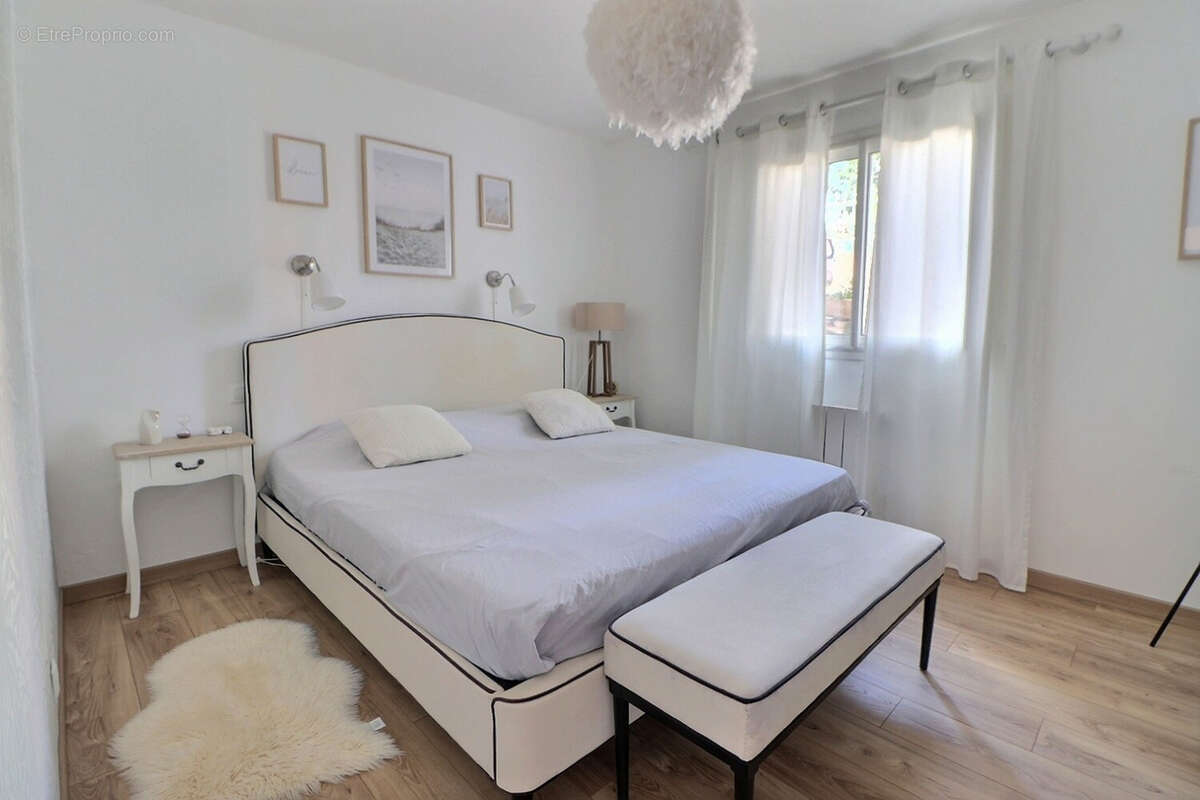 Maison à BAGNOLS-EN-FORET