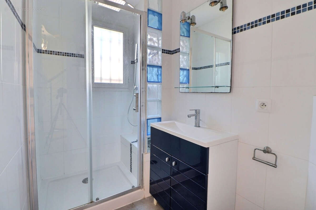 Maison à BAGNOLS-EN-FORET