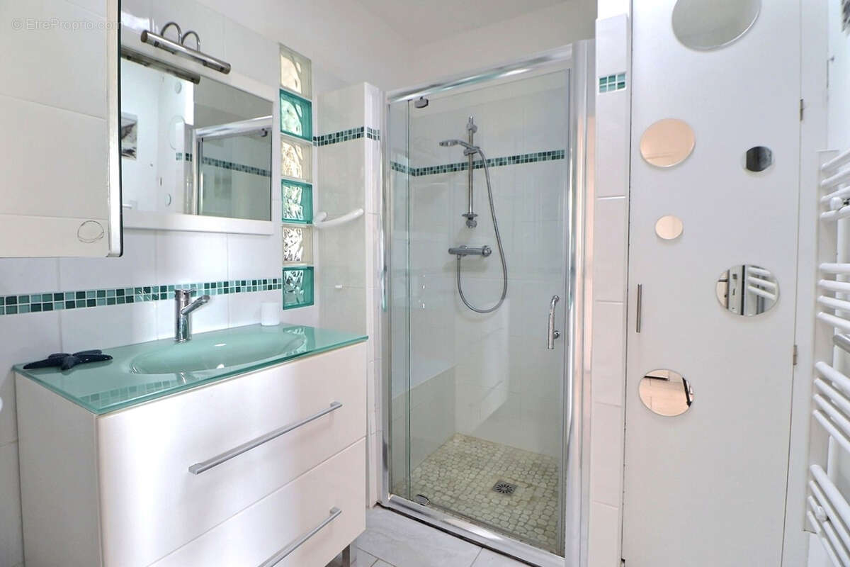 Maison à BAGNOLS-EN-FORET