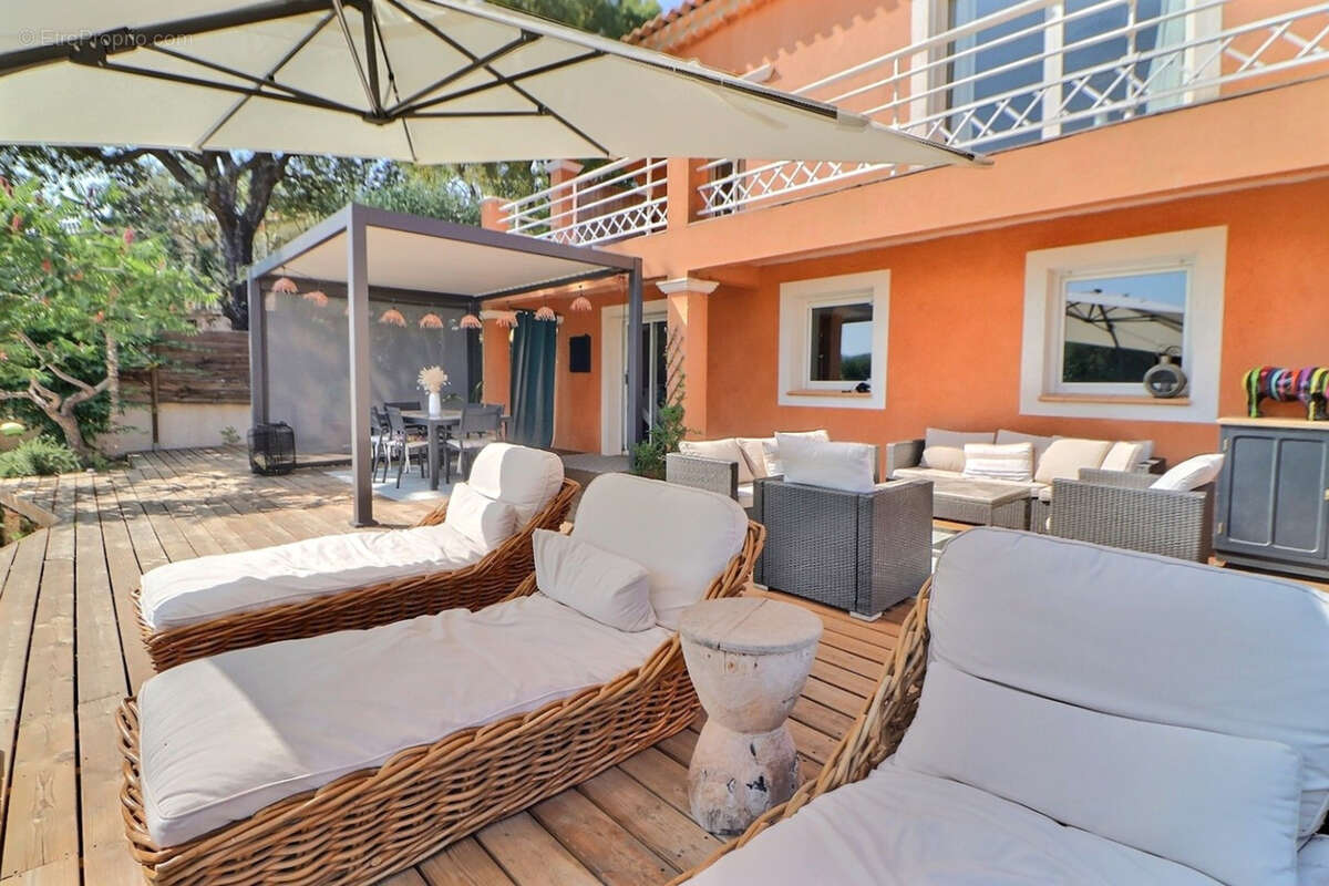 Maison à BAGNOLS-EN-FORET