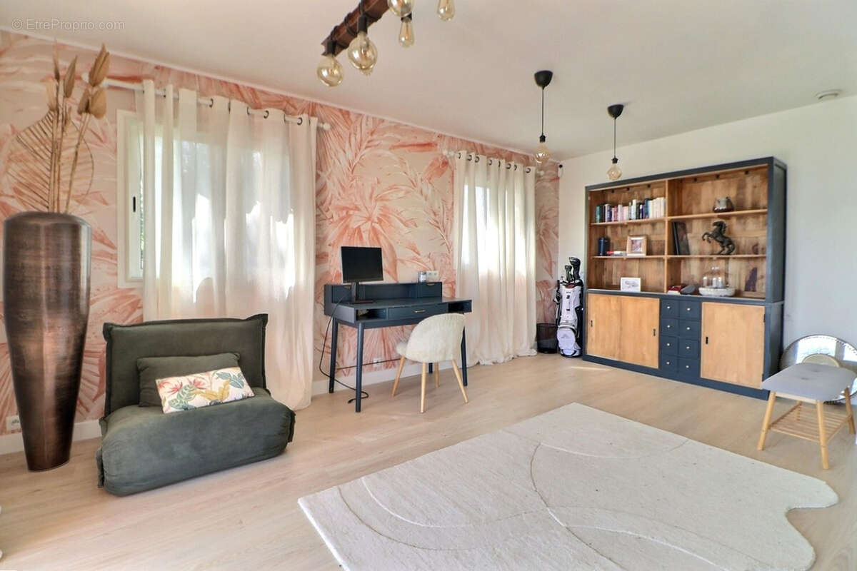 Maison à BAGNOLS-EN-FORET