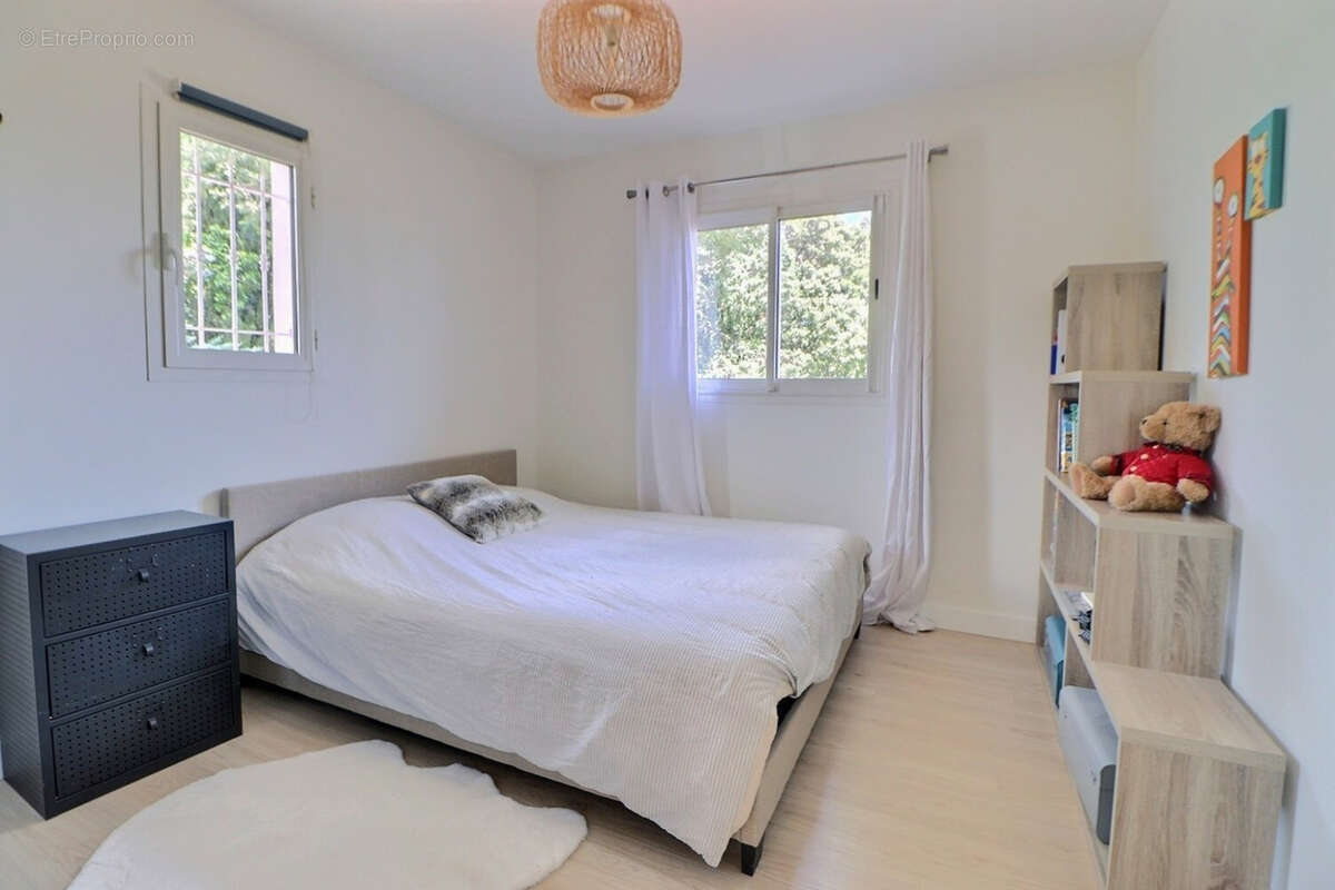 Maison à BAGNOLS-EN-FORET