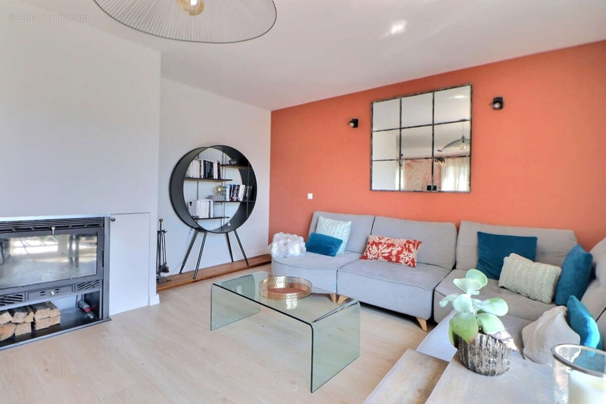 Maison à BAGNOLS-EN-FORET