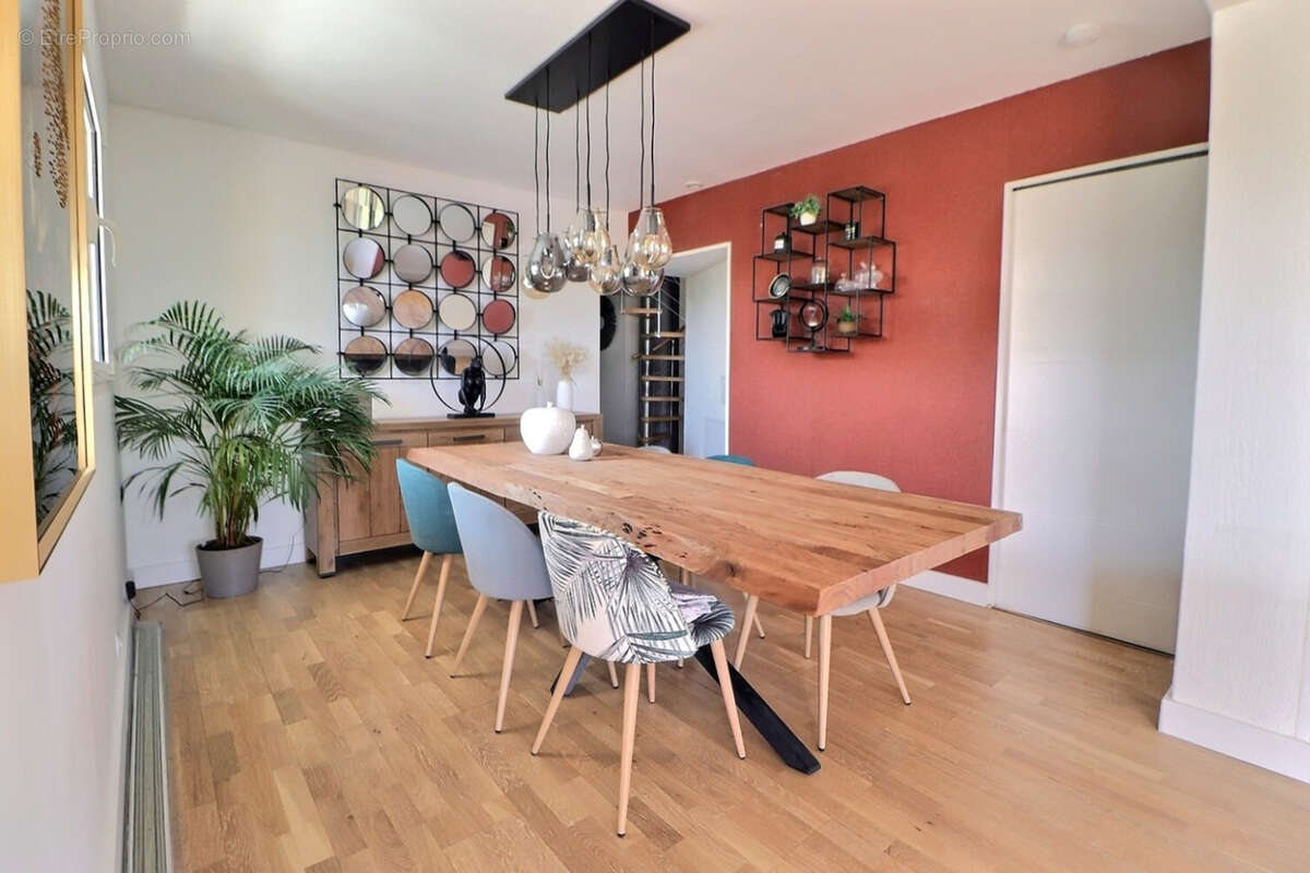 Maison à BAGNOLS-EN-FORET