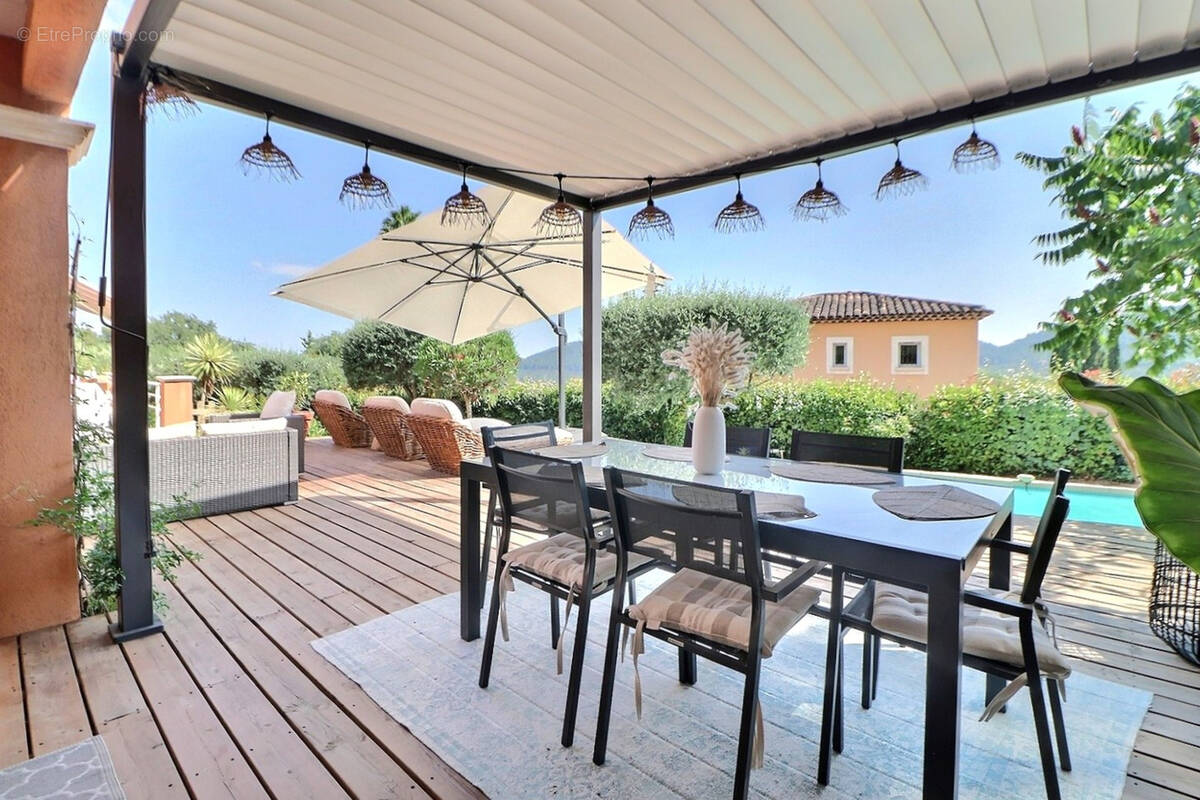 Maison à BAGNOLS-EN-FORET