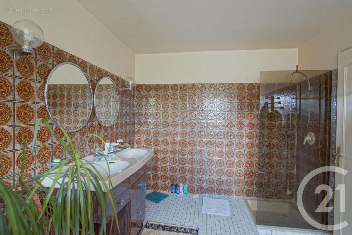 Maison à CHOISY-LE-ROI