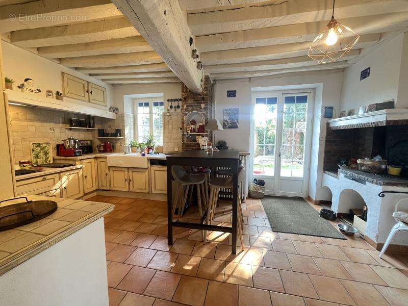 Maison à SAINT-DENIS-DE-L&#039;HOTEL