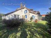 Maison à SAINT-DENIS-DE-L&#039;HOTEL