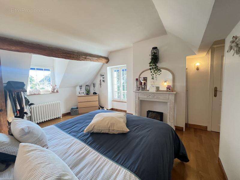 Maison à SAINT-DENIS-DE-L&#039;HOTEL