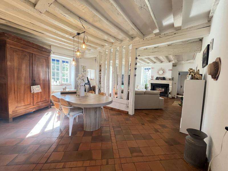 Maison à SAINT-DENIS-DE-L&#039;HOTEL