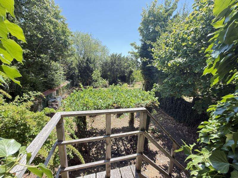 Maison à SAINT-JEAN-DE-BRAYE