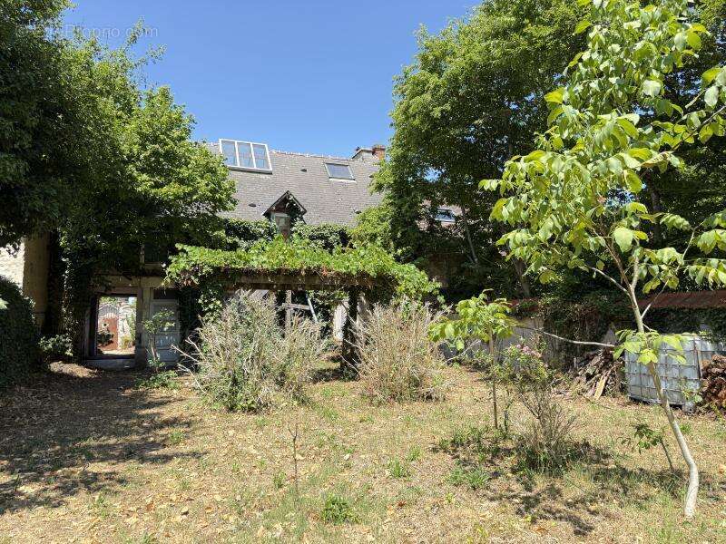 Maison à SAINT-JEAN-DE-BRAYE