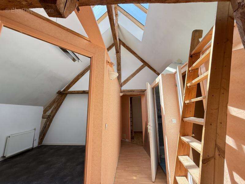 Maison à SAINT-JEAN-DE-BRAYE