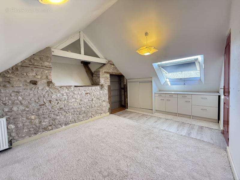 Maison à SAINT-JEAN-DE-BRAYE