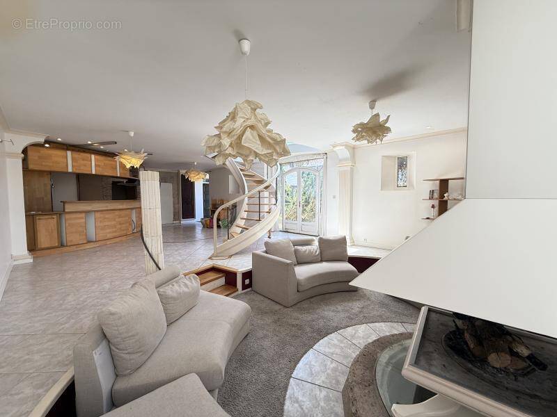 Maison à SAINT-JEAN-DE-BRAYE